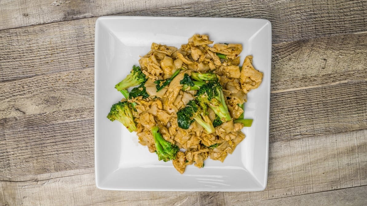 Pad See Ew (Black Soy Sauce Noodle).